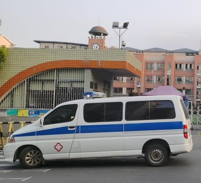 樟树救护车出租护送骨折病人一公里多少钱